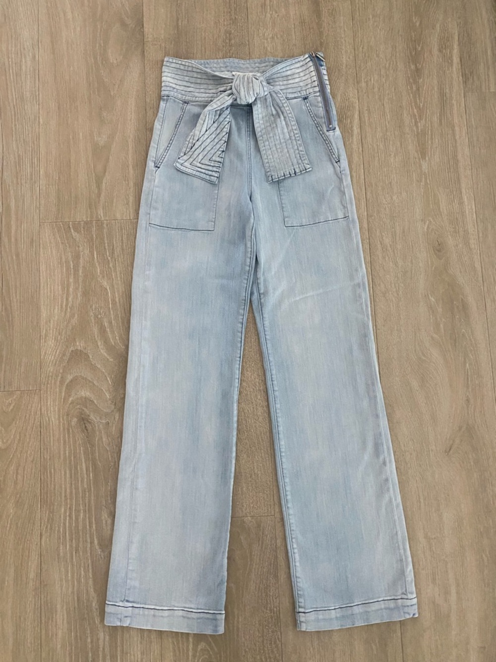 7 For All Mankind - Tie Waist Wide Leg Jeans Light Wash - Size 28